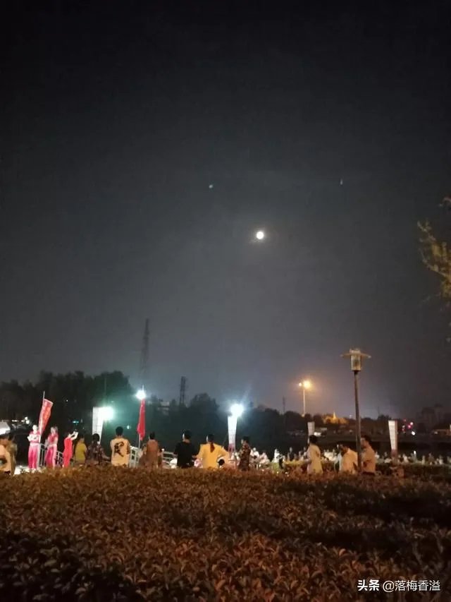 中秋夜，你们有家乡的月亮最美的图片吗？