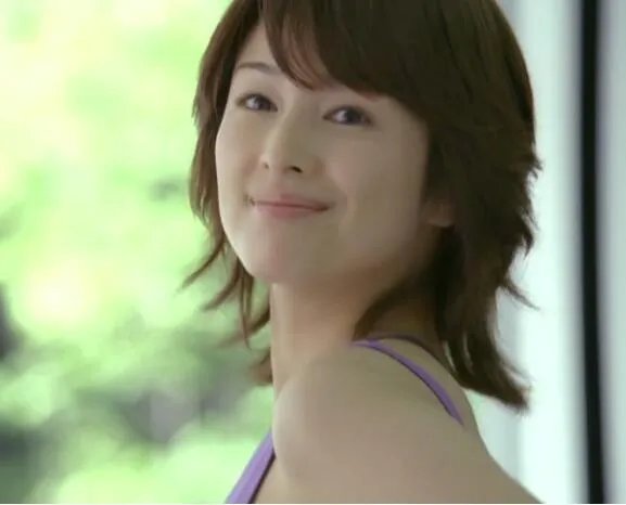 吉濑美智子的私生活曝光 与神秘富豪于圣诞节结婚