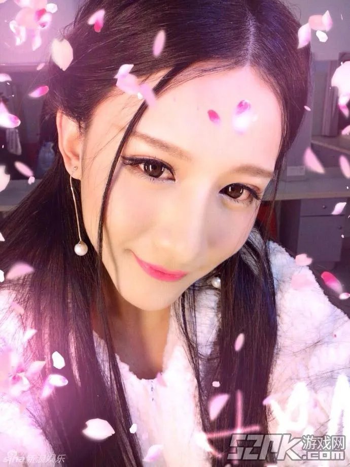 让我摸一摸你的美腿吧！神仙哥哥小灿绝美照片合辑