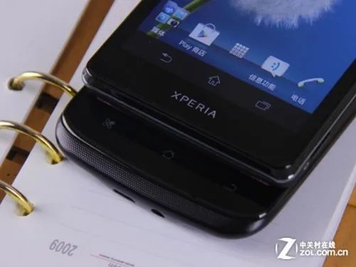 本土化服务比拼 酷派8950对比索尼LT29i