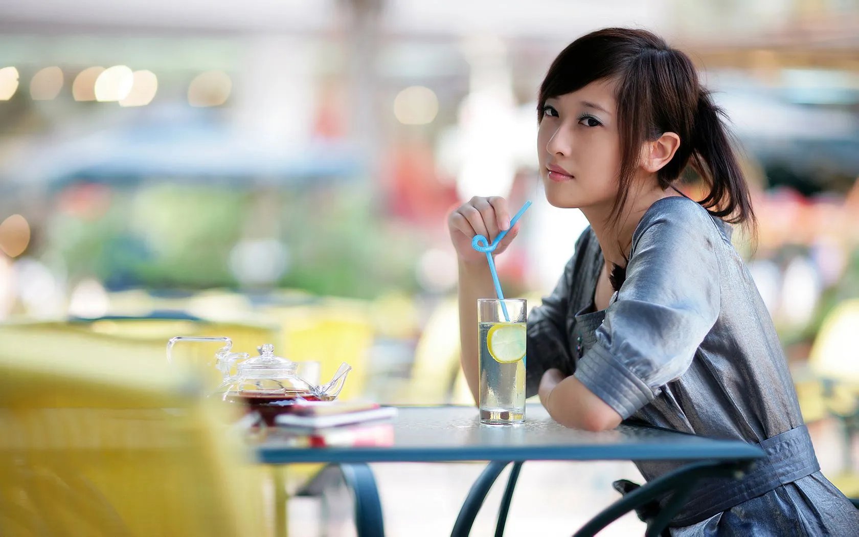 1440x900高清美女壁纸！谁能给我找到？我重装系统了、、、求