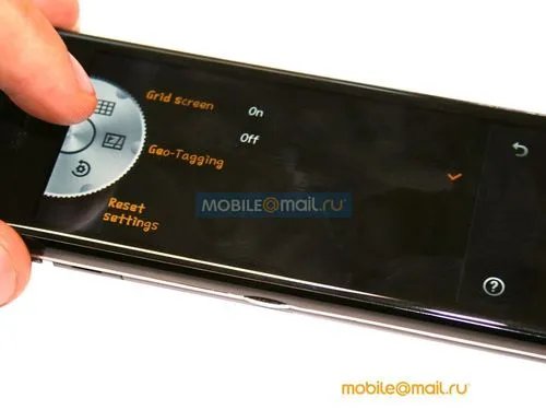 4英寸超宽多点触控屏 LG BL40抢先评测