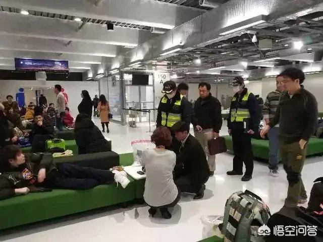 中国游客滞留日本机场，与警方发生冲突，他们为什么那么喜欢去日本，你怎么看？