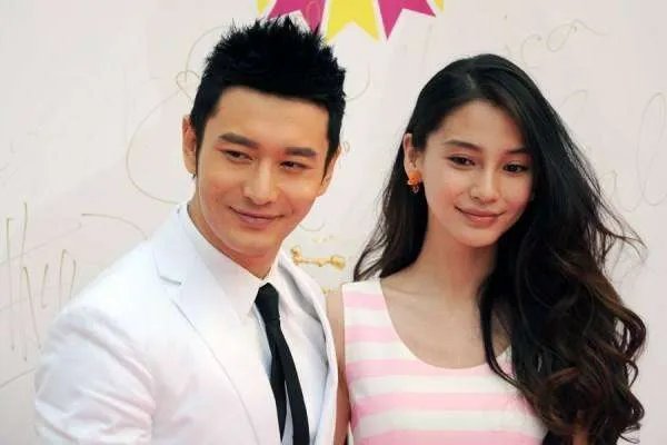 许飞P图和黄晓明合照，为何网友会觉得这一照片很尴尬？