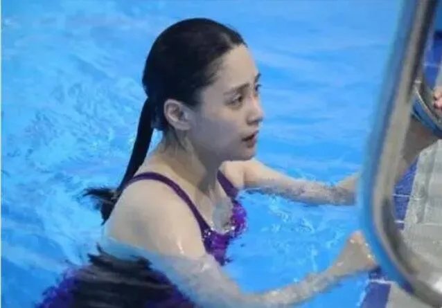 周韦彤跳水怎么了 露卫生巾夹紧怎么回事