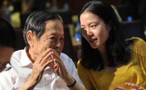 杨振宁允许妻子改嫁，遗产分配让人意外，翁帆为何伤心不已呢？