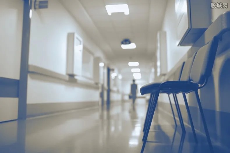 福奇对中国疫情的评价 说出真相特朗普被打脸了！