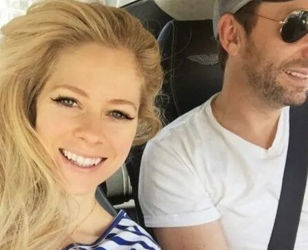 曝艾薇儿出场费高达千万 确诊患莱姆病乐观治疗