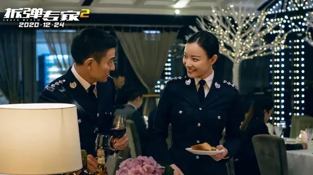 马上上映的《拆弹专家2》大家预测会有多少票房？