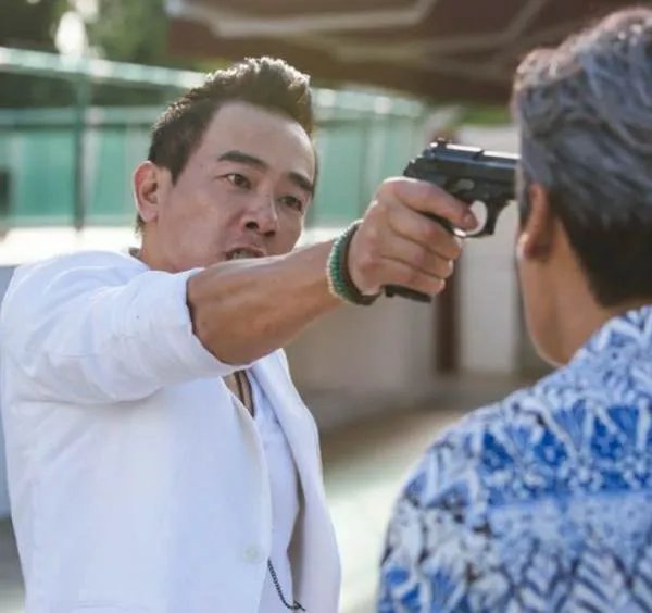 陈小春比应采儿大几岁？