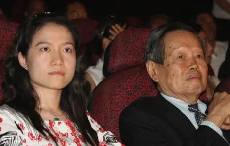 杨振宁允许妻子改嫁，遗产分配让人意外，翁帆为何伤心不已呢？