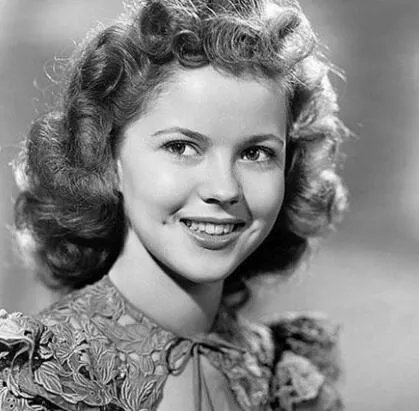 童星秀兰邓波儿图片 曝光其去世原因