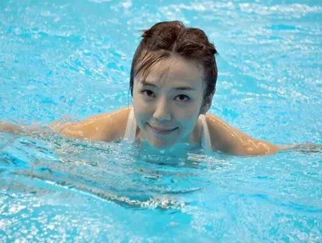 周韦彤跳水怎么了 露卫生巾夹紧怎么回事