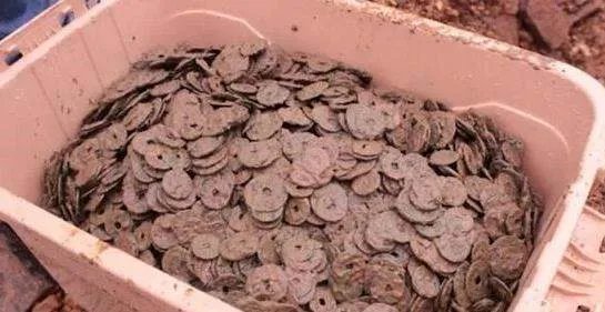 最近很火的“村庄现唐宋古钱币”事件究竟是怎么回事？