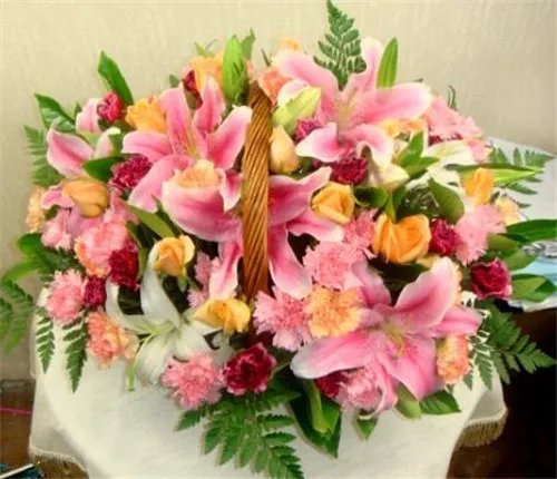 婚礼花篮用什么花好  婚礼花篮多少钱一对