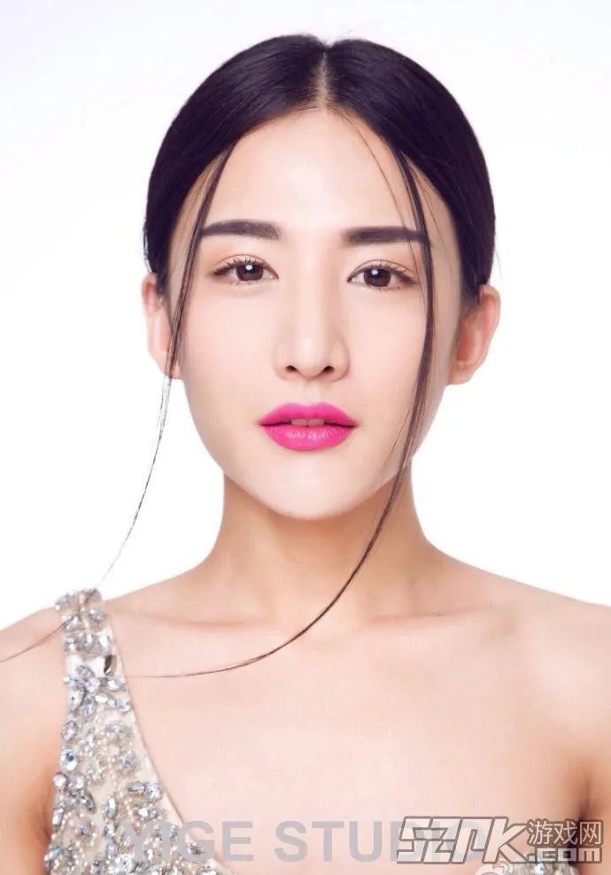 让我摸一摸你的美腿吧！神仙哥哥小灿绝美照片合辑