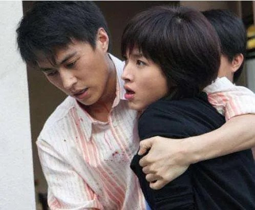 靳东李佳结婚照被公开：靳东李佳相识相爱的经过