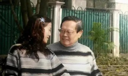 杨振宁允许妻子改嫁，遗产分配让人意外，翁帆为何伤心不已呢？