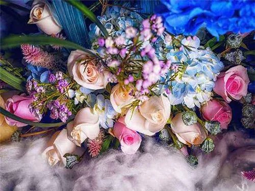 婚礼花篮用什么花好  婚礼花篮多少钱一对