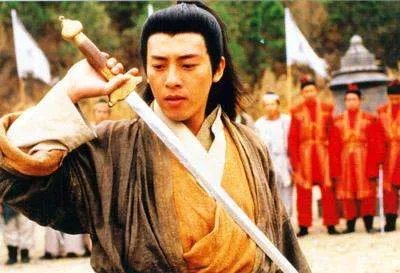 笑傲江湖中令狐冲后期功力大成，是否能单挑过东方不败？