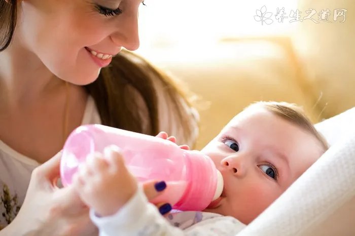 宝宝啥时候第一次理发_如何给宝宝理发