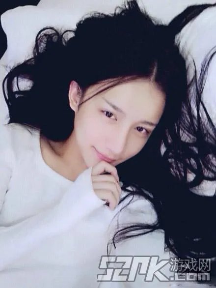 让我摸一摸你的美腿吧！神仙哥哥小灿绝美照片合辑