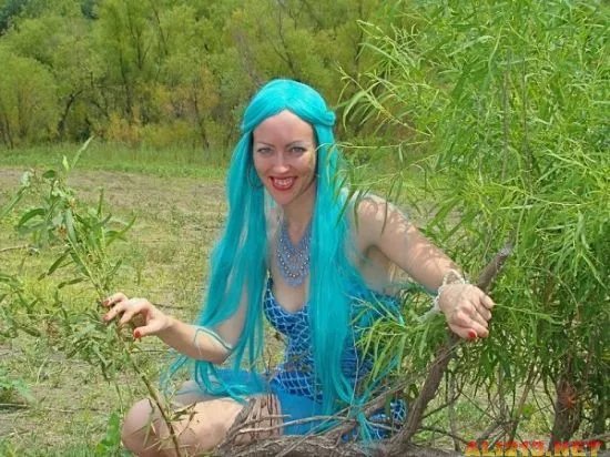 俄罗斯“凤姐”重口COS 回眸一笑众宅男晕倒