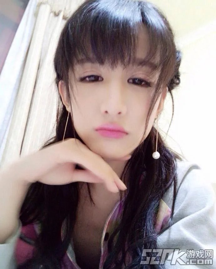 让我摸一摸你的美腿吧！神仙哥哥小灿绝美照片合辑