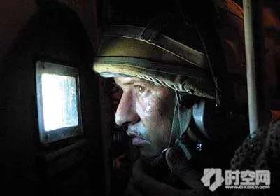 电影里，往坦克上甩燃烧弹到底有什么用？