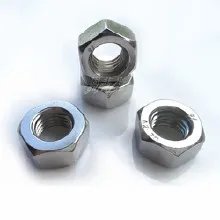 画面惨烈！男子吃月饼咬到螺丝磕坏2颗牙，螺母有没有可能也被其他人吃到？