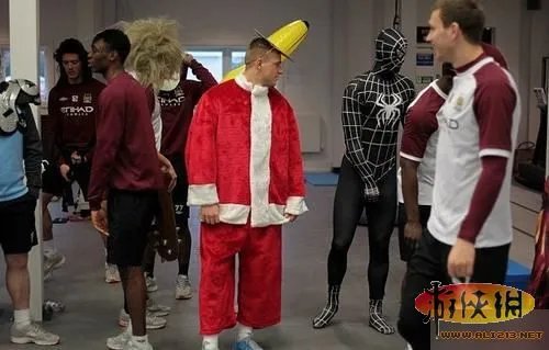 抖奶妹出位表演哈林摇爆红网络 新神曲屌丝舞