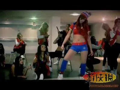 抖奶妹出位表演哈林摇爆红网络 新神曲屌丝舞