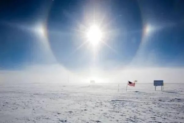 漠河上空出现三个太阳:幻日(罕见的大气光学现象)