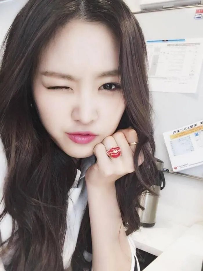 孙娜恩整容前后对比照片 孙娜恩家里很有钱吗