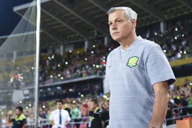 有媒体说当初国安送走施密特是败笔，从国安和恒大比赛的比赛看，是否存在这样的可能？