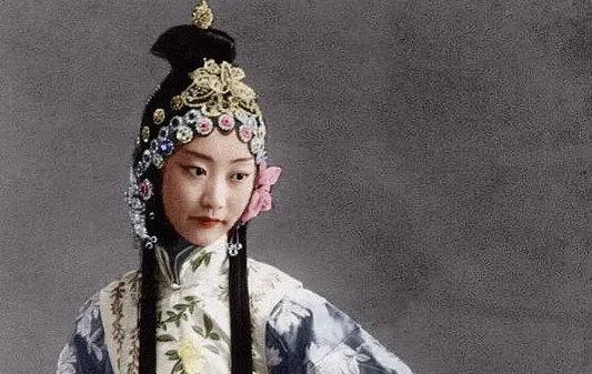 清末格格：完颜立童记（王敏彤）。葬在哪里？