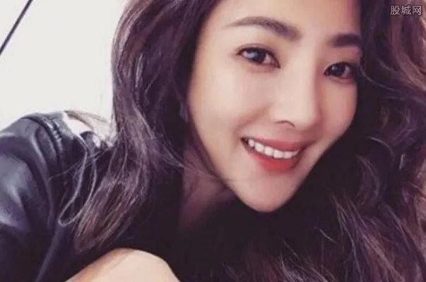 曹格娇妻身材逆天 吴速玲个人资料和背景