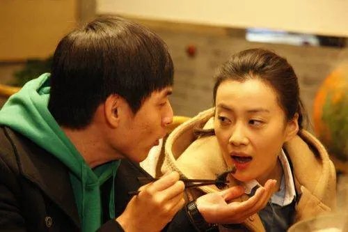 《小爸爸》中扮演齐大胜的演员是谁？