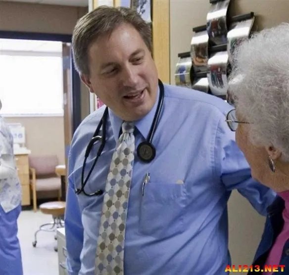 上大学就选它们！外媒评选2015年十大最热门工作榜