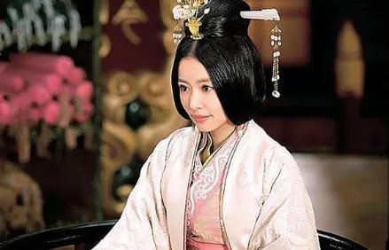 为什么说阴丽华最大的不幸，就是被接到了刘秀的身边？