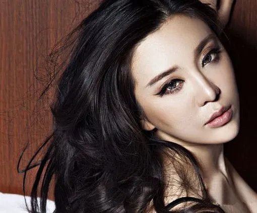 刚小希男朋友照片曝光 车模刚小希大秀美胸长腿