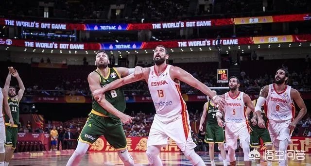 对阵西班牙,博古特抢篮板犯规,对裁判的吹罚不满,然后做出数钱的手势!如何评价?