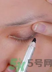 眼线怎么画好看图解?单眼皮怎么画眼线好看?