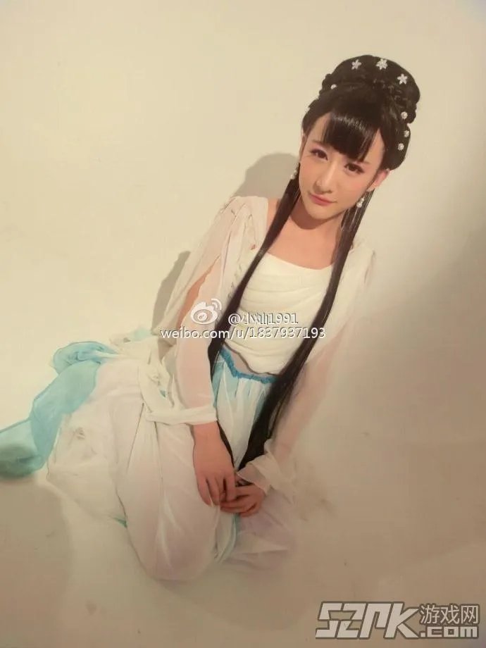 让我摸一摸你的美腿吧！神仙哥哥小灿绝美照片合辑