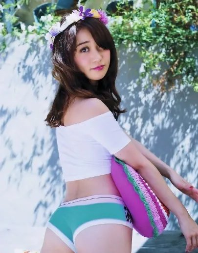 大岛优子大尺度写真曝光 穿比基尼近乎全裸