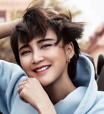 张歆艺短发图片:时尚个性短发显现女人的知性美感