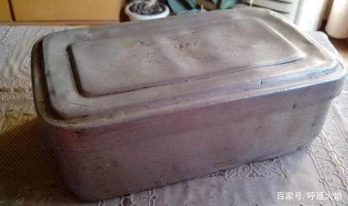 老人离世饭盒发现近18万现金，居然还有一些第四版纸币？