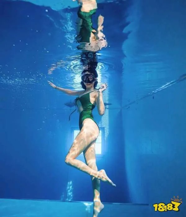 “现实版的奶茶西施”长相甜美，身材有料