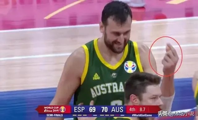 对阵西班牙,博古特抢篮板犯规,对裁判的吹罚不满,然后做出数钱的手势!如何评价?