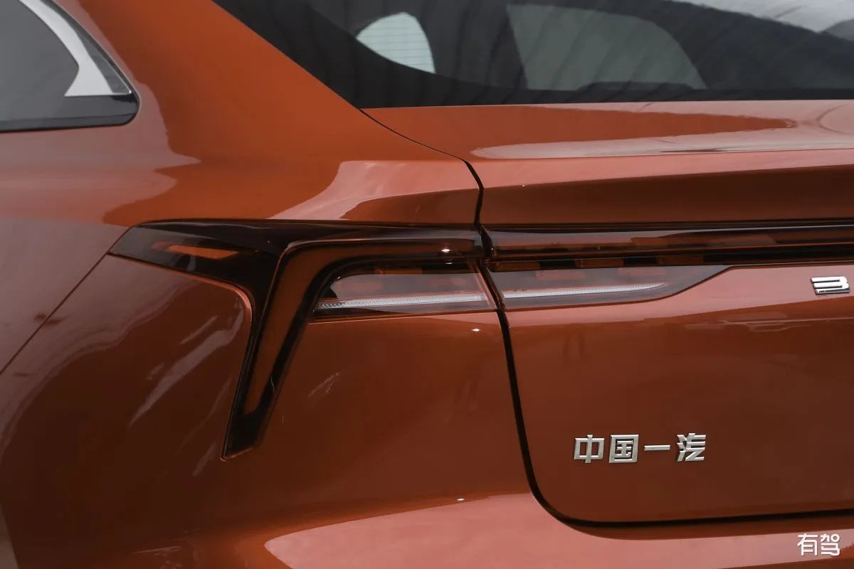 奔腾B70的内饰用料差吗？它的动力弱吗？